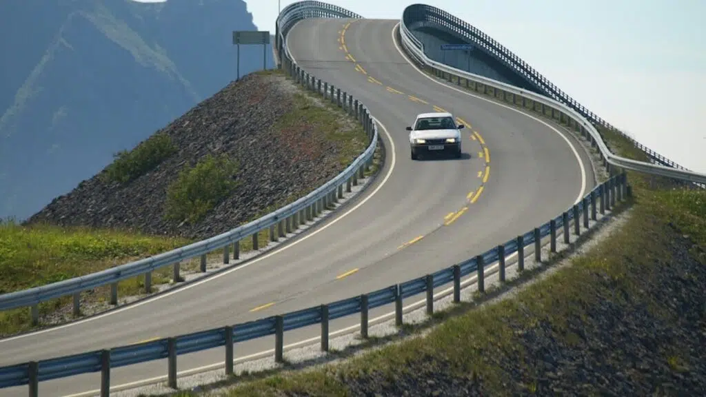 Nuevas Normas de la DGT que Revolucionan los Adelantamientos en Carretera