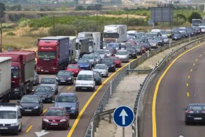 DGT alerta sobre el colapso vial y propone compartir coche