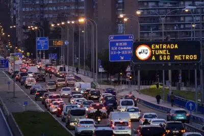 Madrid prohibe los coches sin etiqueta DGT en 2025